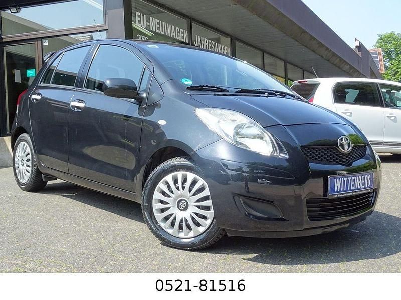 Schwarz Gebraucht 2011 Toyota Yaris Cool Limousine | 4.490 € (Etwas zu teuer) - Bild 1/4