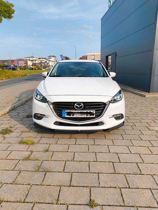 Weiß Gebraucht 2018 Mazda 3 Exclusive-Line Limousine | 13.700 € (Fairer Preis) - Bild 1/4