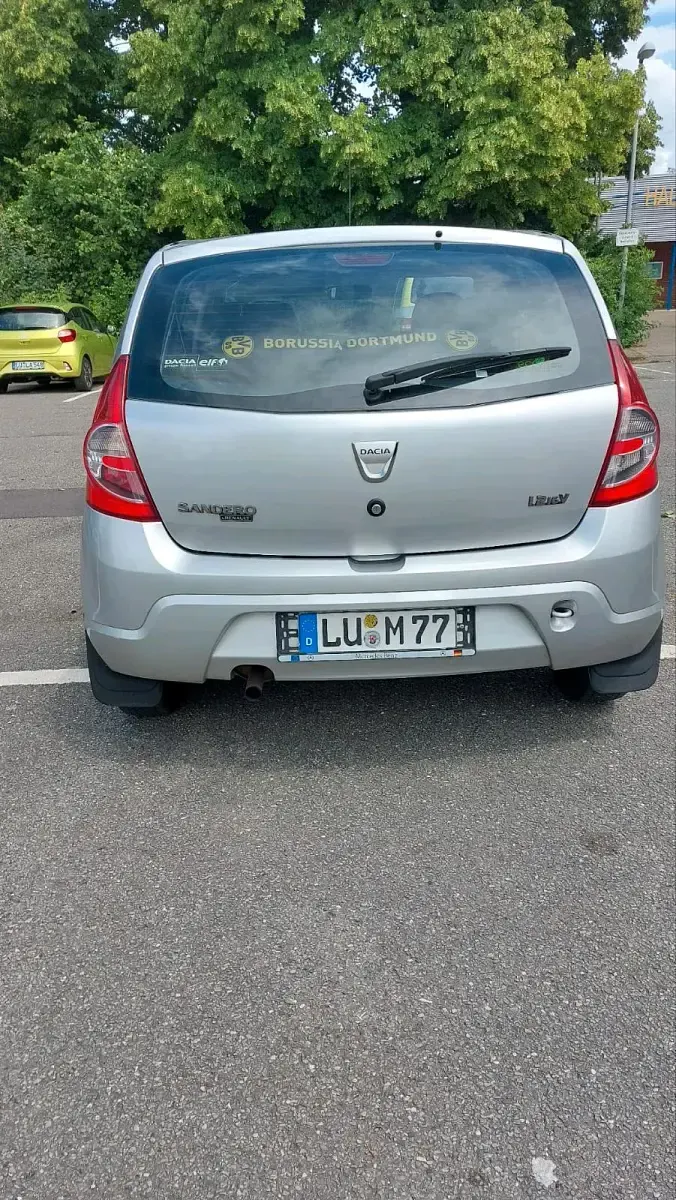 Gebraucht Dacia Sandero 75 PS (55 kW) 2009 Silber Limousine