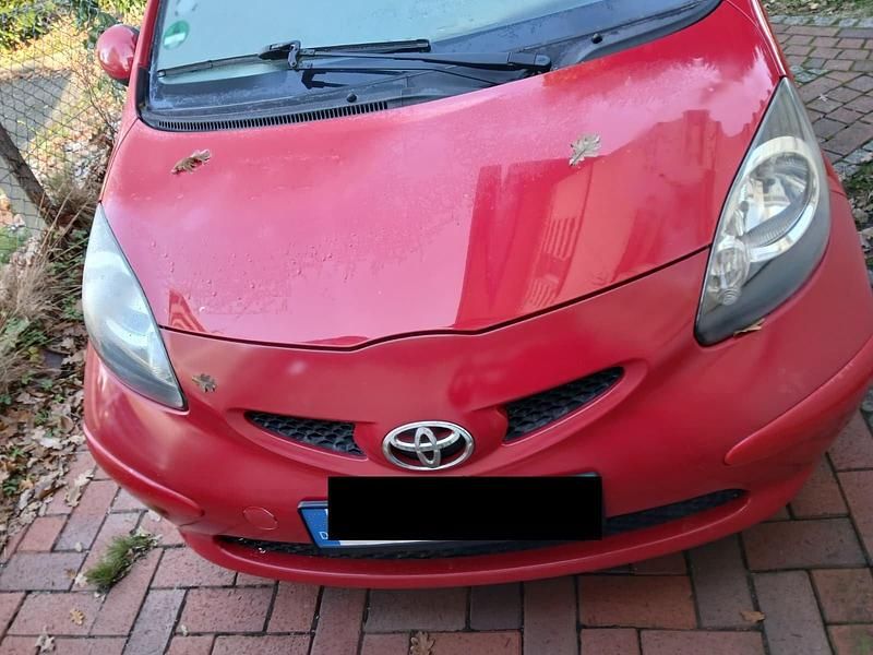 Rot Gebraucht 2008 Toyota Aygo Kleinwagen | 2.000 € (Fairer Preis) - Bild 1/4