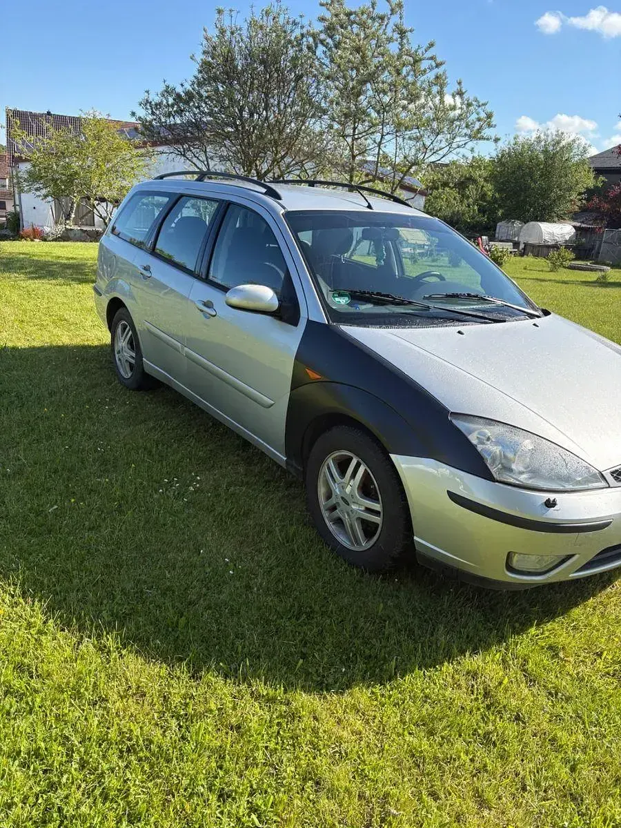 Gebraucht Ford Focus Ghia 101 PS (74 kW) 2004 Schwarz Kombi