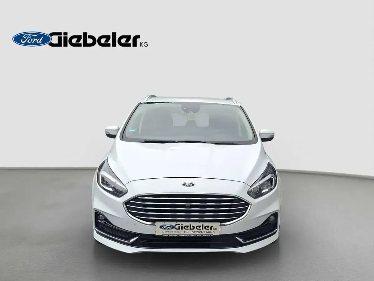 Gebraucht Ford S-MAX Titanium 190 PS (139 kW) 2023 Frostweiß Van / Kleinbus