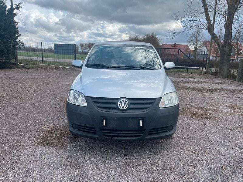 Usata VW Fox Basis 54 CV (39 kW) 2005 Argento Utilitaria