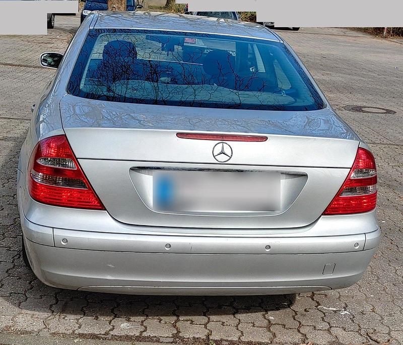 Usata Mercedes E200 163 CV (119 kW) 2004 Argento Berlina