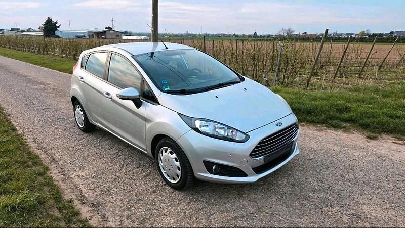 Gebraucht Ford Fiesta SYNC Edition 75 PS (55 kW) 2014 Silber Kleinwagen