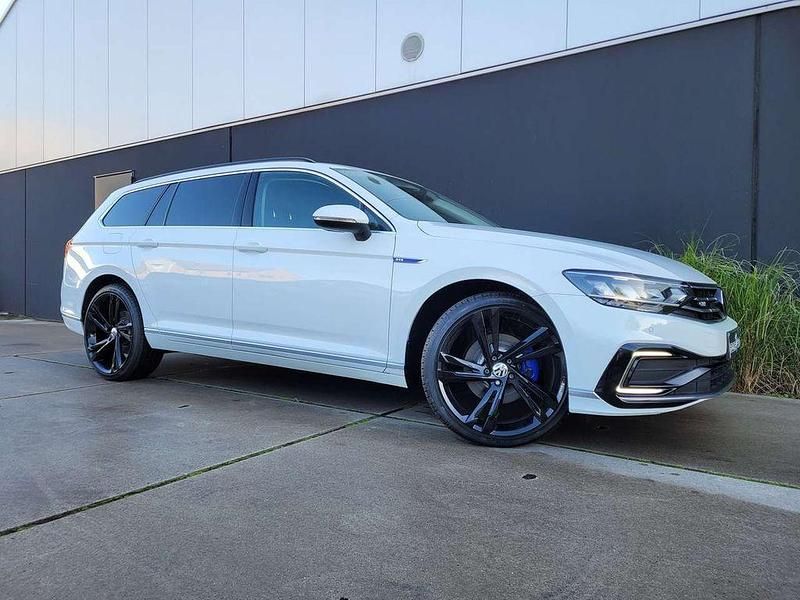 Weiß Gebraucht 2021 VW Passat GTE Kombi | 21.870 € (Superpreis) - Bild 1/4