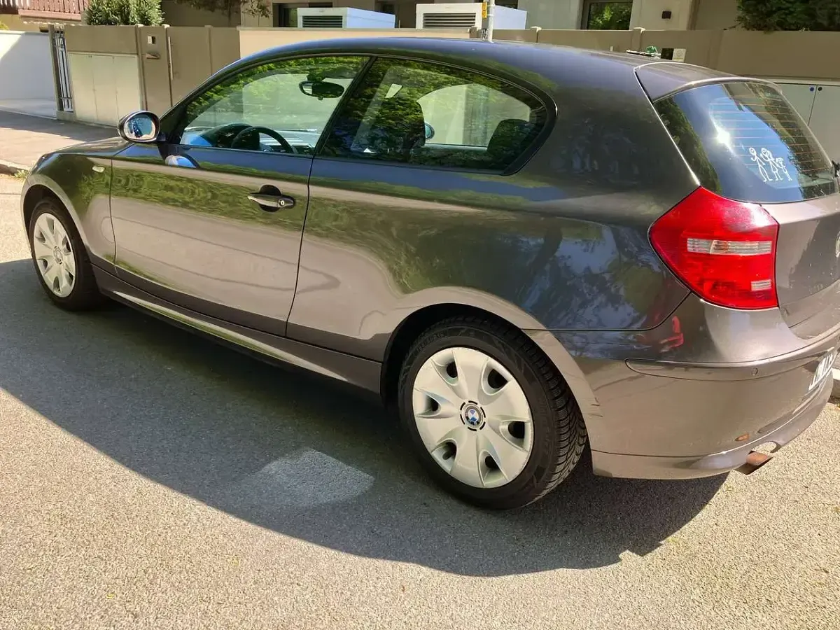 Gebraucht BMW 116 122 PS (89 kW) 2008 Grau Kleinwagen