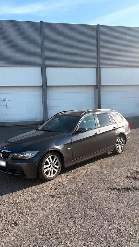 Gebraucht BMW 320 163 PS (119 kW) 2007 Grau Kombi