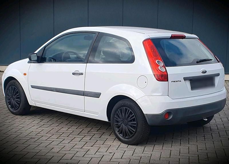 Gebraucht Ford Fiesta 60 PS (44 kW) 2006 Weiß Kleinwagen