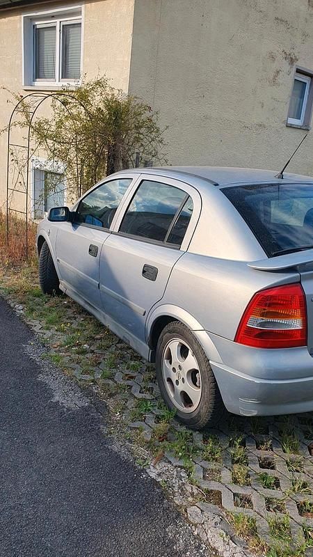 Grau Gebraucht 2000 Opel Astra Limousine | 300 € (Superpreis) - Bild 1/4