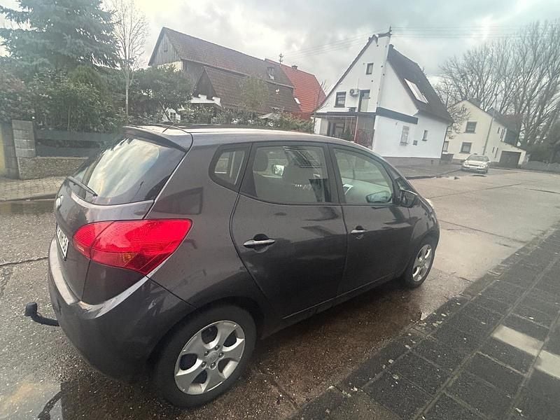 Gebraucht Kia Venga 90 PS (66 kW) 2014 Grau Kleinwagen