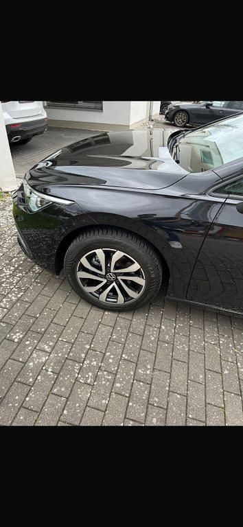 Gebraucht VW Golf VIII Active 150 PS (110 kW) 2023 Schwarz Limousine