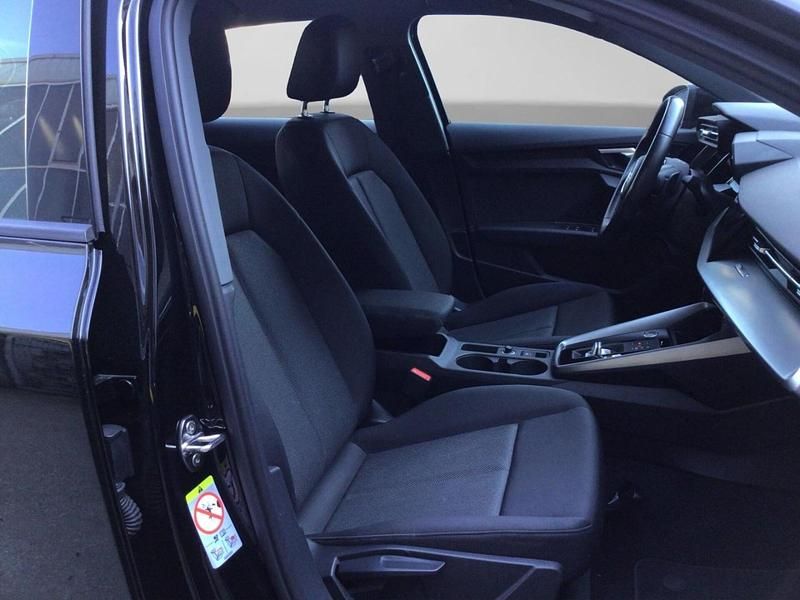 Gebraucht Audi A3 Sportback e-tron Design 204 PS (150 kW) 2023 Schwarz Kleinwagen