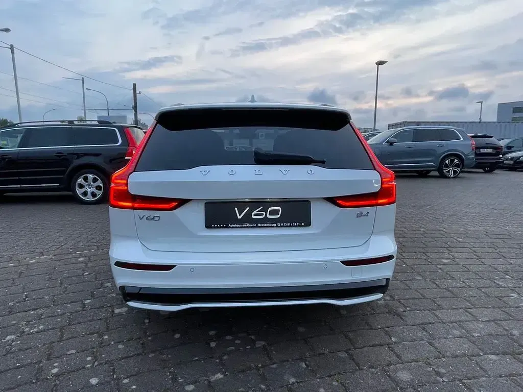 Usata Volvo V60 Plus 197 CV (144 kW) 2024 Bianco Station wagon