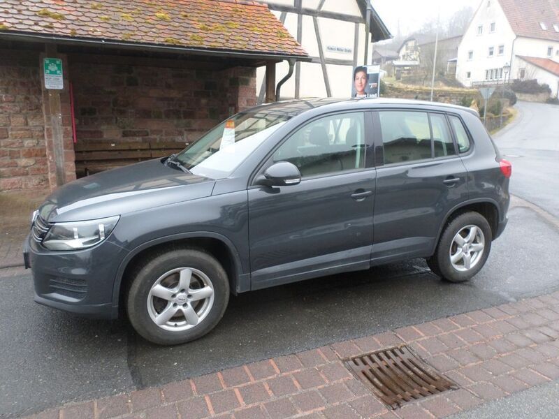 Grau Gebraucht 2014 VW Tiguan Trendline SUV | 8.990 € (Fairer Preis) - Bild 1/4