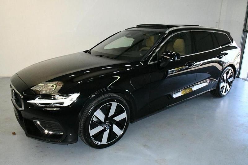 Gebraucht Volvo V60 Ultra 253 PS (186 kW) 2025 Onyx black metallic (schwarz) Kombi
