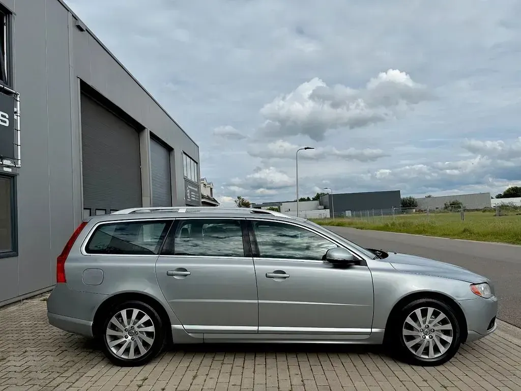 Gebraucht Volvo V70 163 PS (119 kW) 2012 Silber Kombi