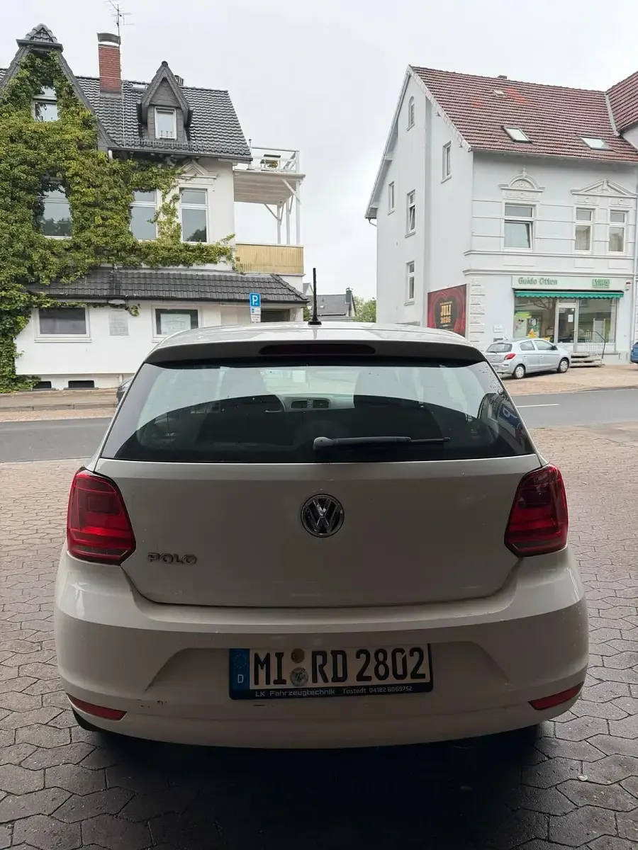 Gebraucht VW Polo 60 PS (44 kW) 2015 Weiß Kleinwagen