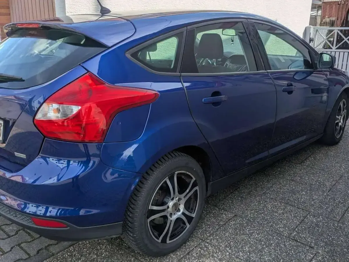 Gebraucht Ford Focus SYNC Edition 125 PS (91 kW) 2014 Blau Limousine