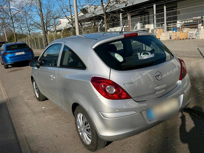 Używany Opel Corsa 80 KM (58 kW) 2008 Srebrny Hatchback