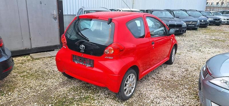 Gebraucht Toyota Aygo 68 PS (50 kW) 2008 Rot Kleinwagen