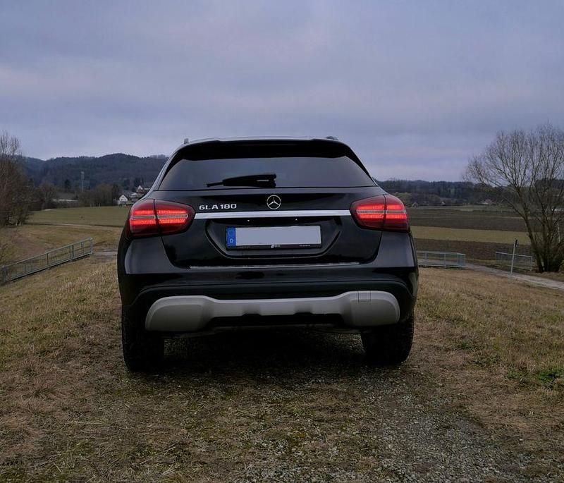 Gebraucht Mercedes GLA180 Style 122 PS (89 kW) 2019 Schwarz SUV