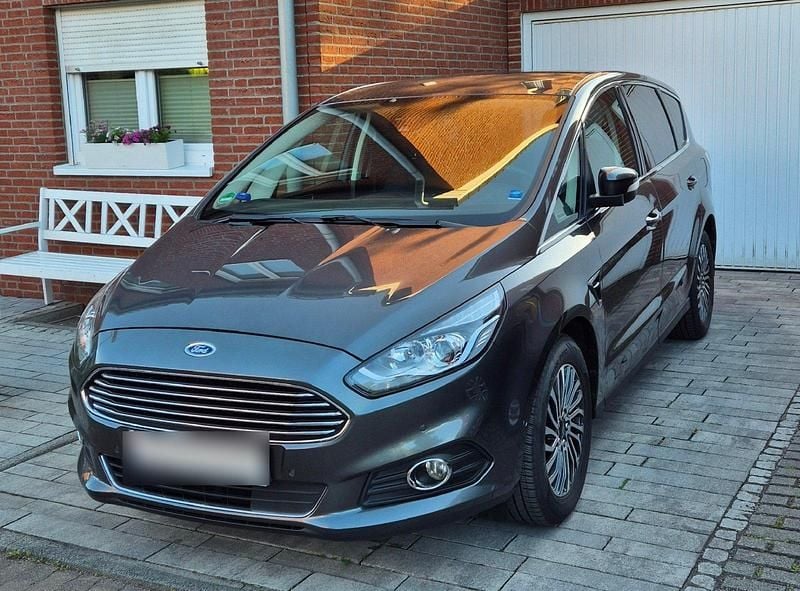 Gebraucht Ford S-MAX Titanium 190 PS (139 kW) 2019 Grau Van / Kleinbus