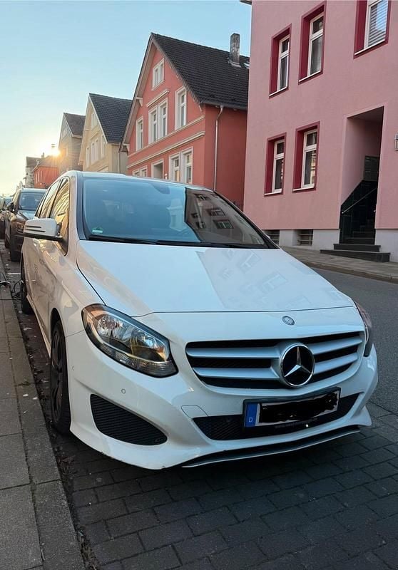 Gebraucht Mercedes B180 109 PS (80 kW) 2016 Weiß Van / Kleinbus