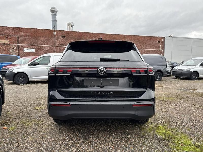 Neu VW Tiguan 150 PS (110 kW) 2026 Schwarz SUV