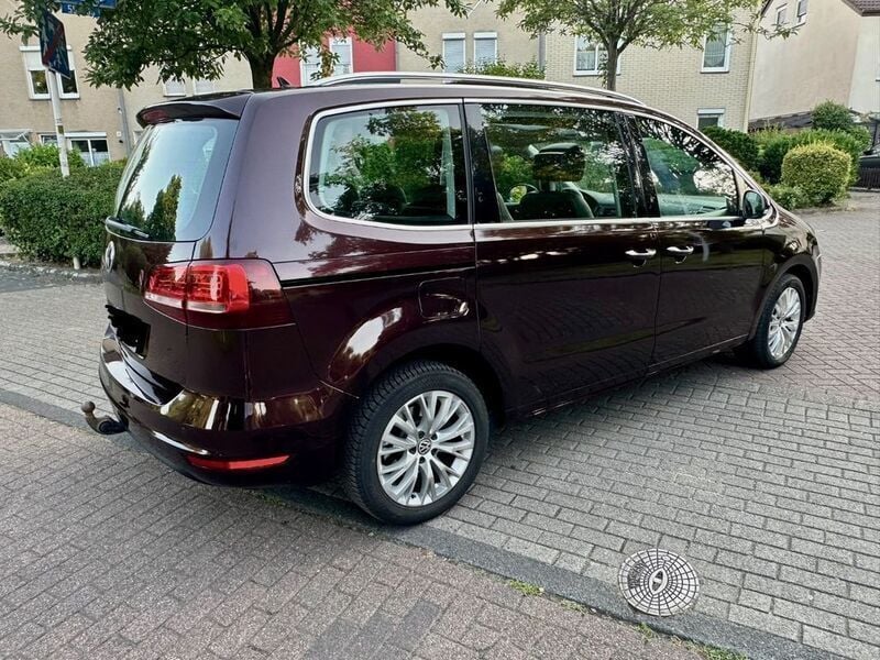 Rot Gebraucht 2017 VW Sharan Highline Van / Kleinbus | 17.300 € (Superpreis) - Bild 1/4