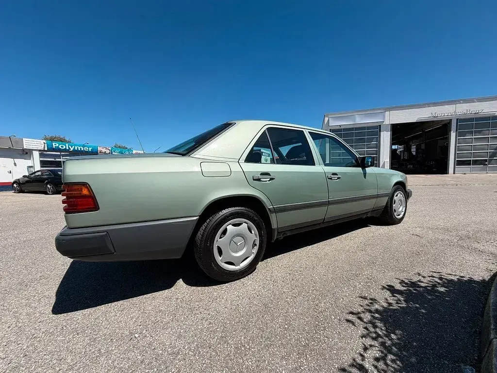 Gebraucht Mercedes 230 132 PS (97 kW) 1989 Grün Limousine