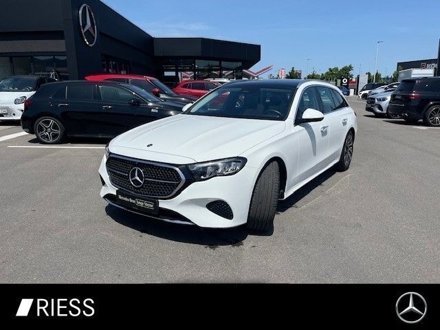 Weiss Gebraucht 2023 Mercedes E220 Avantgarde Kombi | 46.900 € (Fairer Preis) - Bild 1/4