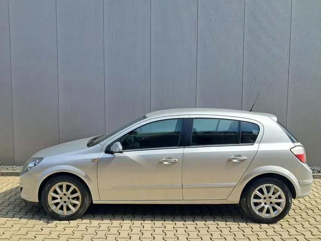 Gebraucht Opel Astra 105 PS (77 kW) 2005 Silber Limousine