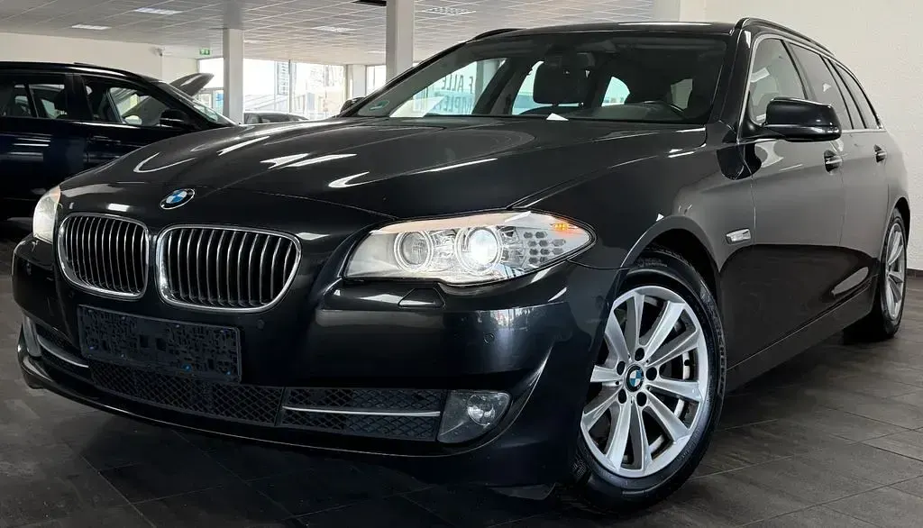Gebraucht BMW 520 Performance 184 PS (135 kW) 2012 Sophistograu brillanteffekt Kombi