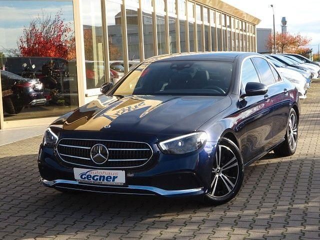 Gebraucht Mercedes E220 Avantgarde 200 PS (147 kW) 2024 Blau Limousine