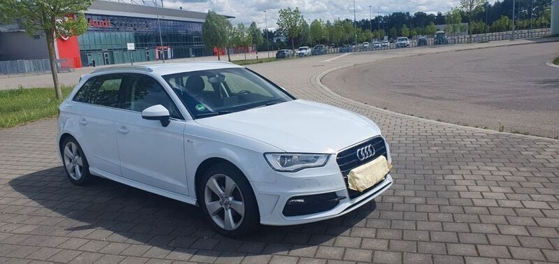 Weiß Gebraucht 2013 Audi A3 Sportback S-Line Kleinwagen | 16.700 € (Teuer) - Bild 1/4