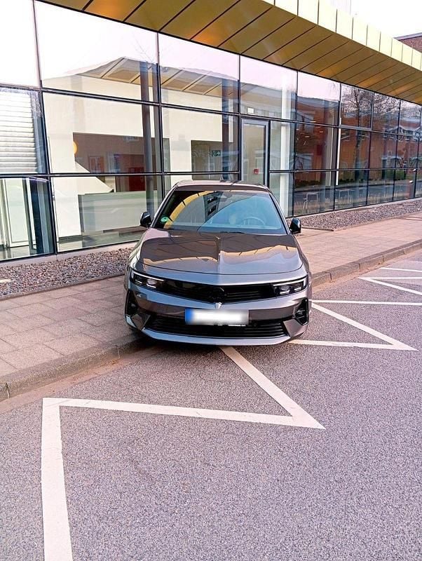 Gebraucht Opel Astra 131 PS (96 kW) 2024 Grau Limousine