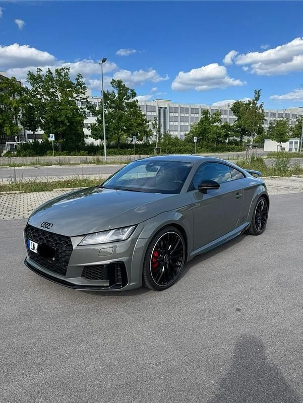 Grau Gebraucht 2024 Audi TTS Comfort Coupé | 49.800 € - Bild 1/4