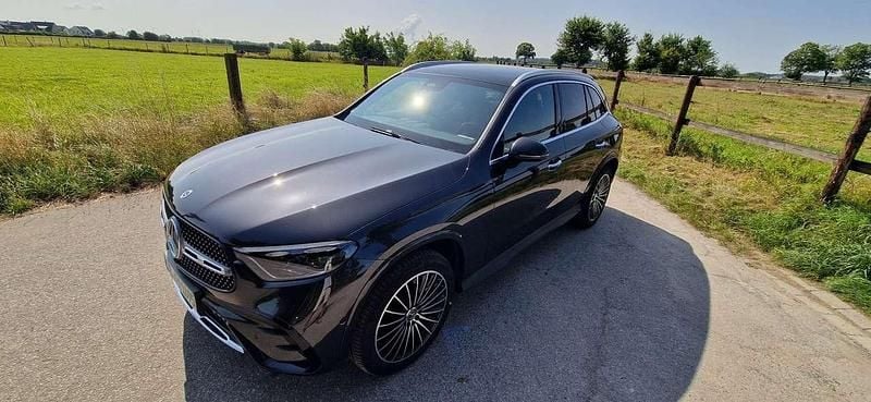 Grau Gebraucht 2024 Mercedes GLC300e SUV | 61.895 € (Superpreis) - Bild 1/4