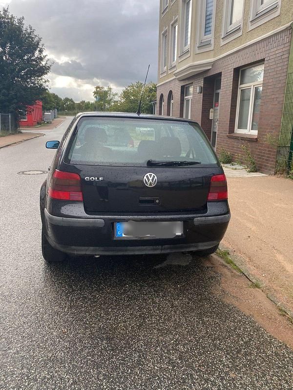 Schwarz Gebraucht 2002 VW Golf IV Kleinwagen | 950 € (Superpreis) - Bild 1/4