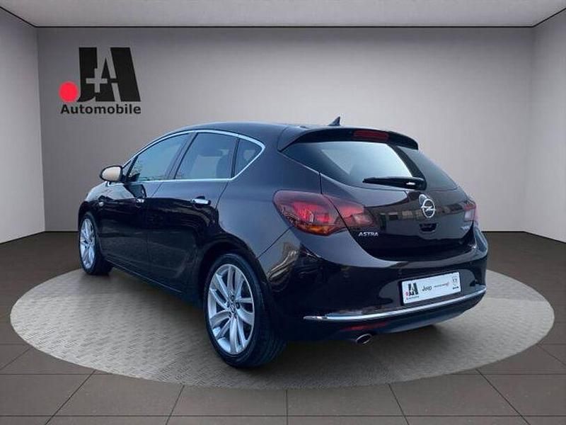 Gebraucht Opel Astra 140 PS (102 kW) 2013 Braun Kleinwagen