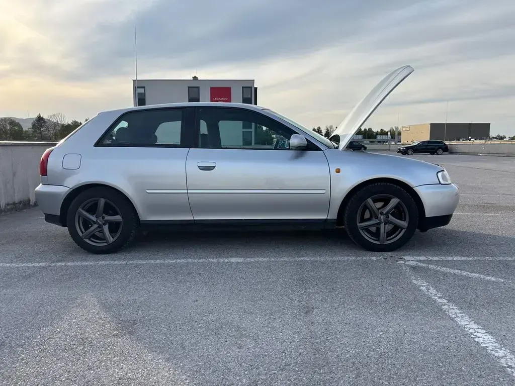 Second-hand Audi A3 125 CP (91 kW) 2000 Argintiu Hatchback