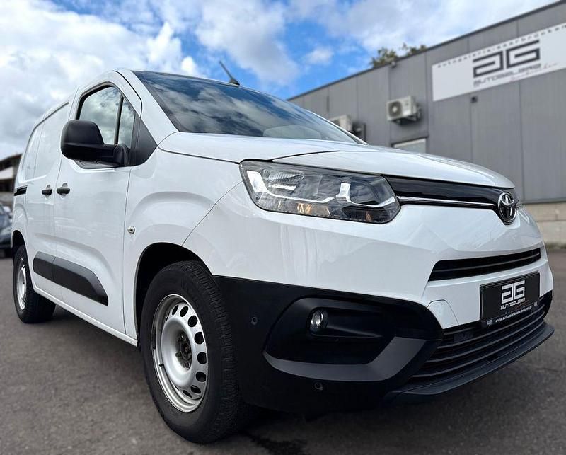 Weiß Gebraucht 2021 Toyota Proace City City Van | 16.990 € - Bild 1/4