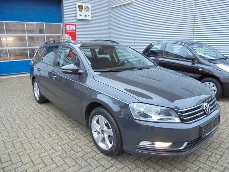 Grau Gebraucht 2014 VW Passat Trendline Kombi | 8.590 € (Fairer Preis) - Bild 1/4