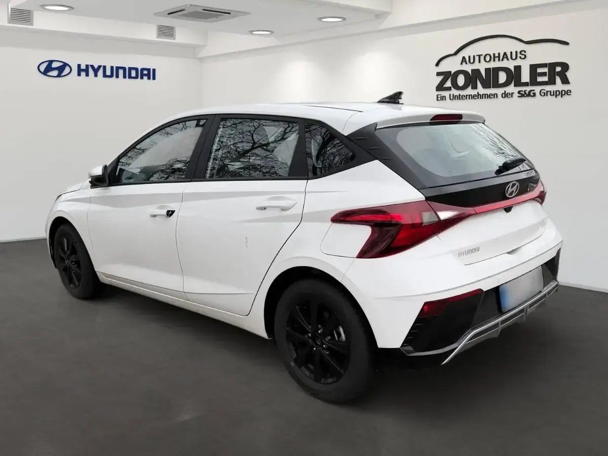 Gebraucht Hyundai i20 Select 101 PS (74 kW) 2025 Sol (weiss Kleinwagen