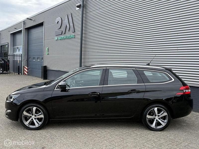 Gebraucht Peugeot 308 Allure 120 PS (88 kW) 2016 Schwarz Kombi