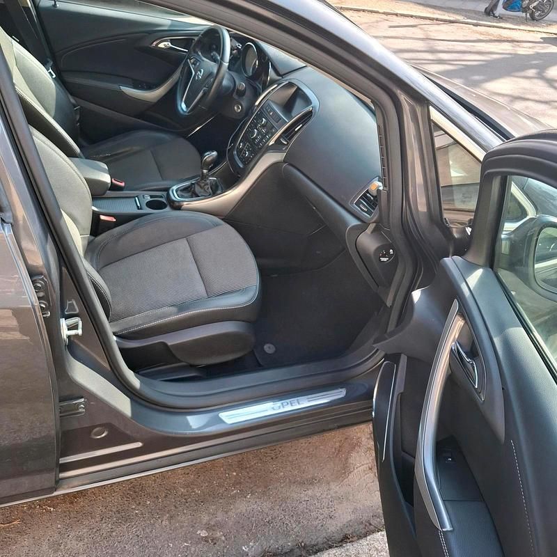 Gebraucht Opel Astra 140 PS (102 kW) 2012 Schwarz Kombi