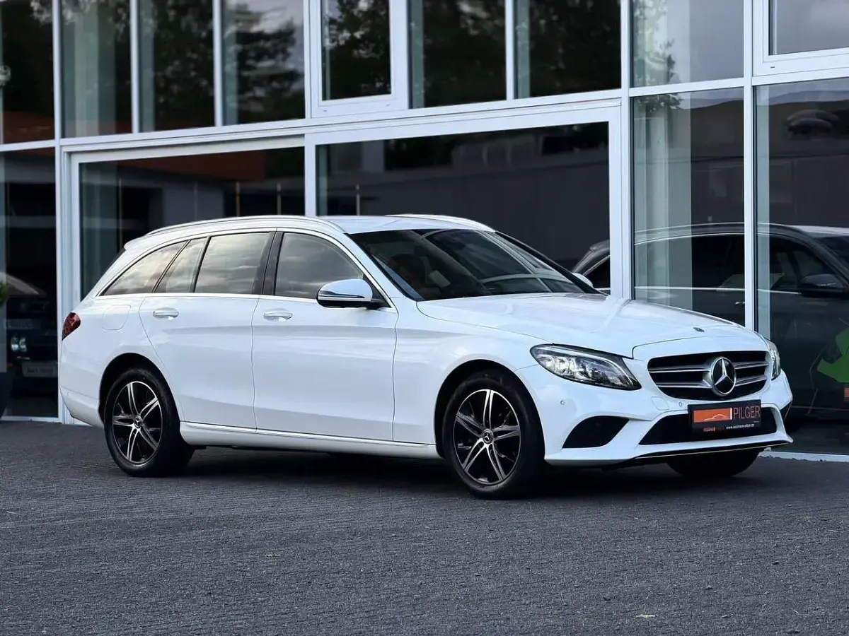 Gebraucht Mercedes C300 245 PS (180 kW) 2021 Weiß Kombi