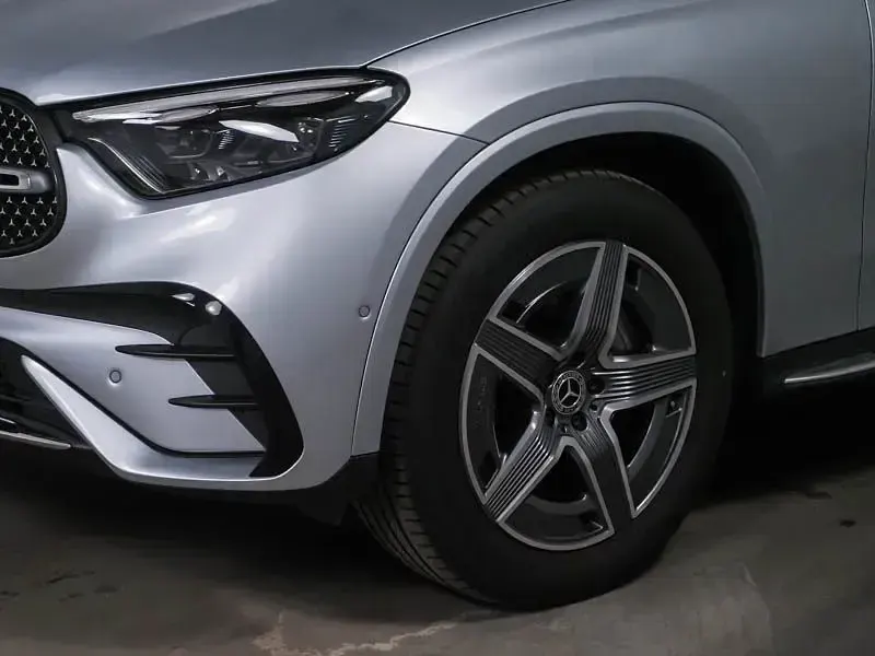 Gebraucht Mercedes GLC450 AMG 367 PS (269 kW) 2023 Hightechsilber (metallic) SUV
