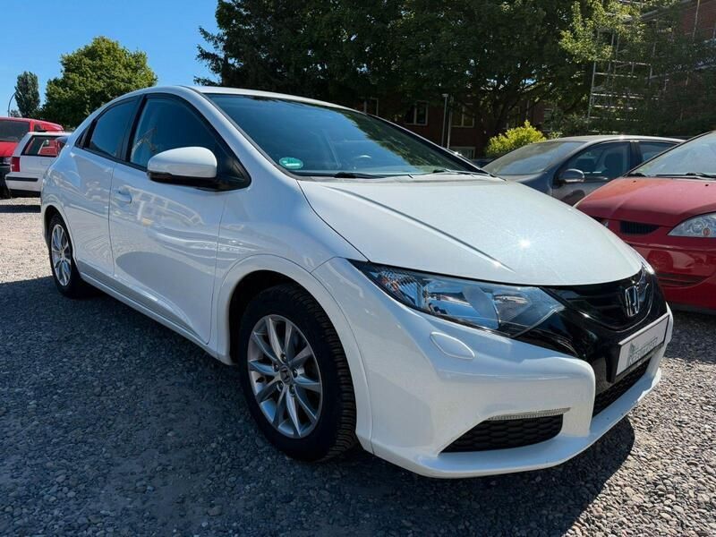 Weiß Gebraucht 2014 Honda Civic Comfort Limousine | 9.590 € (Fairer Preis) - Bild 1/4
